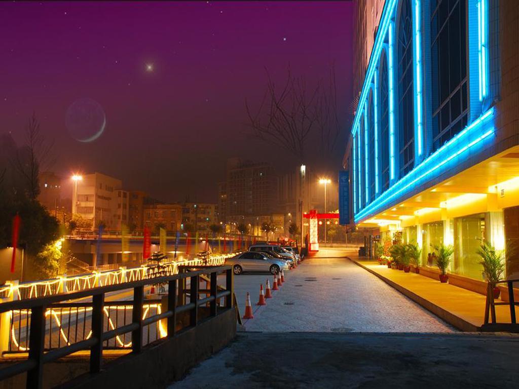Vienna Hotel Guangzhou Shaheding Metro Station Extérieur photo
