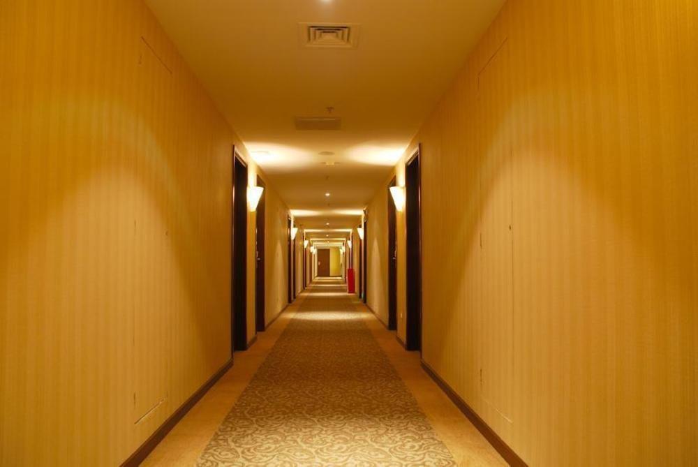 Vienna Hotel Guangzhou Shaheding Metro Station Extérieur photo